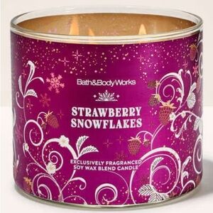 Bath & Body Works Strawberry Snowflakes Candle - Pink